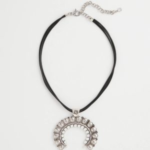 Short Horseshoe Pendant Necklace